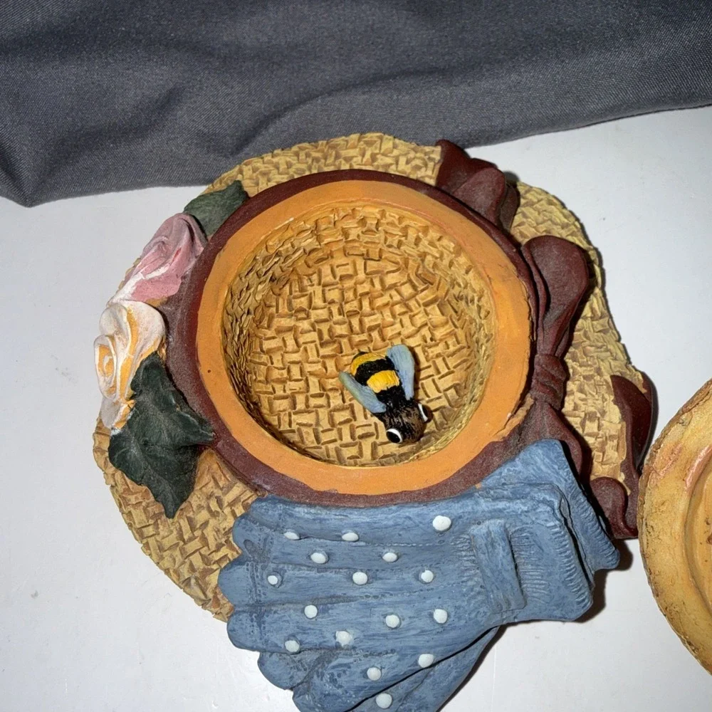 Vintage 1995 Bonnet Shaped Trinket Box Bow Flowers Bee 4 1/2